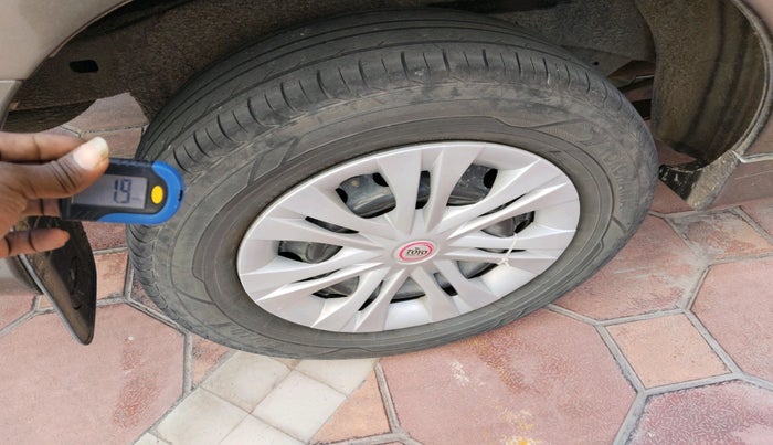 2015 Toyota Innova 2.5 GX 8 STR, Diesel, Manual, 1,45,000 km, tyre