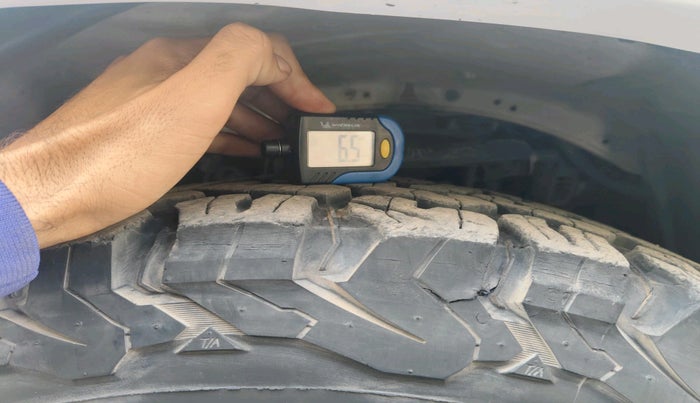 2016 Toyota Fortuner 3.0 4X2 MT, Diesel, Manual, 1,40,571 km, tyre