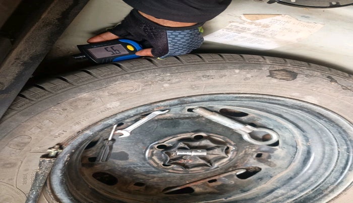 2014 Volkswagen Polo COMFORTLINE 1.5L, Diesel, Manual, 66,033 km, tyre