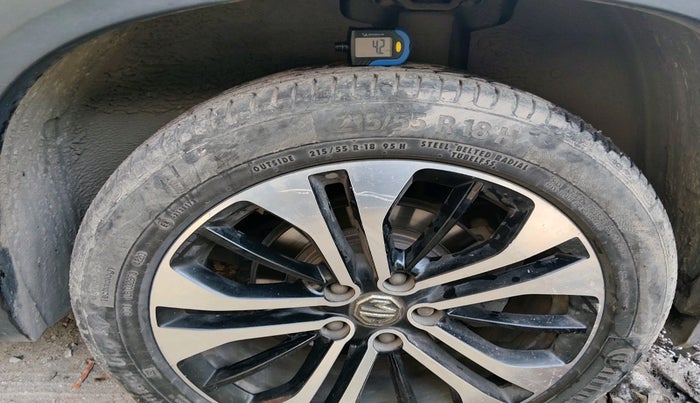 2021 MG HECTOR PLUS SELECT 2.0 DIESEL TURBO MT 7-STR, Diesel, Manual, 61,225 km, tyre