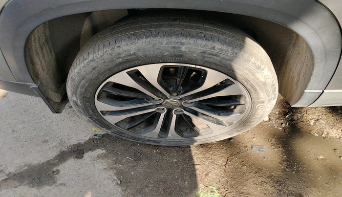 2021 MG HECTOR PLUS SELECT 2.0 DIESEL TURBO MT 7-STR, Diesel, Manual, 61,225 km, tyre