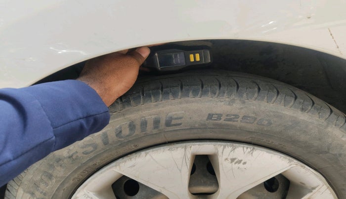 2015 Hyundai Xcent S 1.2, Petrol, Manual, 1,20,974 km, tyre