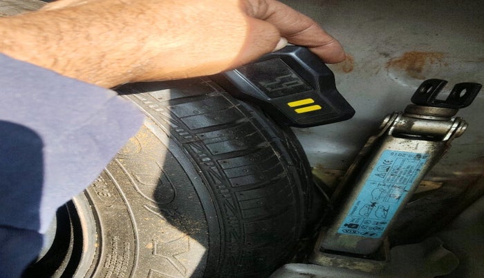 2015 Hyundai Xcent S 1.2, Petrol, Manual, 1,20,974 km, tyre