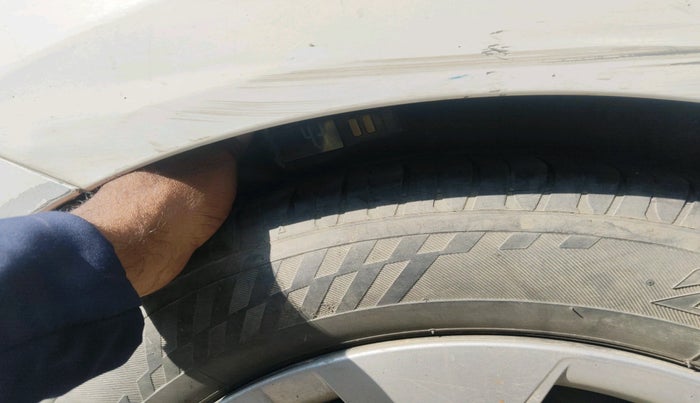 2015 Hyundai Xcent S 1.2, Petrol, Manual, 1,20,974 km, tyre