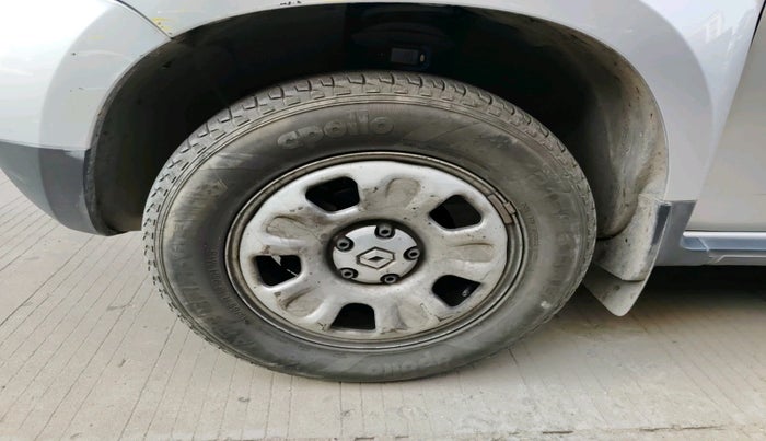 2014 Renault Duster 85 PS RXE DIESEL, Diesel, Manual, 1,10,984 km, tyre