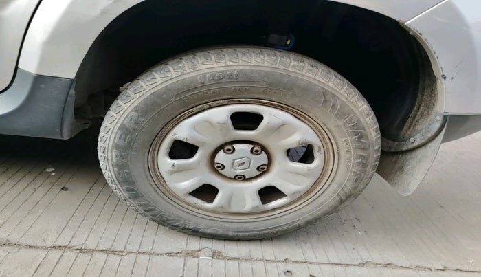 2014 Renault Duster 85 PS RXE DIESEL, Diesel, Manual, 1,10,984 km, tyre