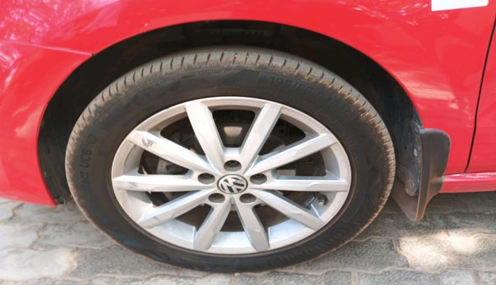 2017 Volkswagen Polo HIGHLINE PLUS 1.2(16 ALLOY, Petrol, Manual, 76,610 km, tyre