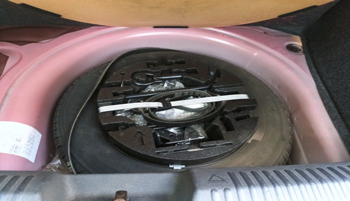 2017 Volkswagen Polo HIGHLINE PLUS 1.2(16 ALLOY, Petrol, Manual, 76,610 km, tyre