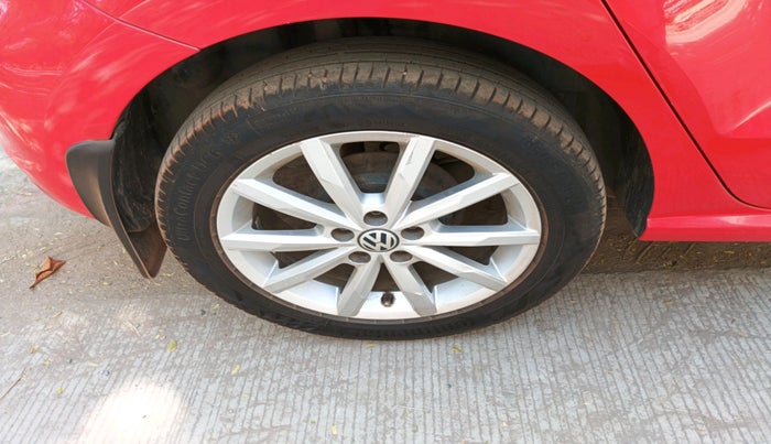 2017 Volkswagen Polo HIGHLINE PLUS 1.2(16 ALLOY, Petrol, Manual, 76,610 km, tyre