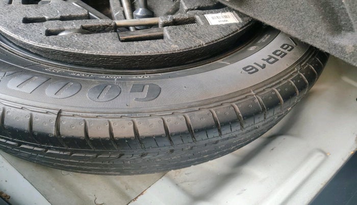 2018 Hyundai Creta SX 1.6 DIESEL, Diesel, Manual, 1,69,727 km, tyre