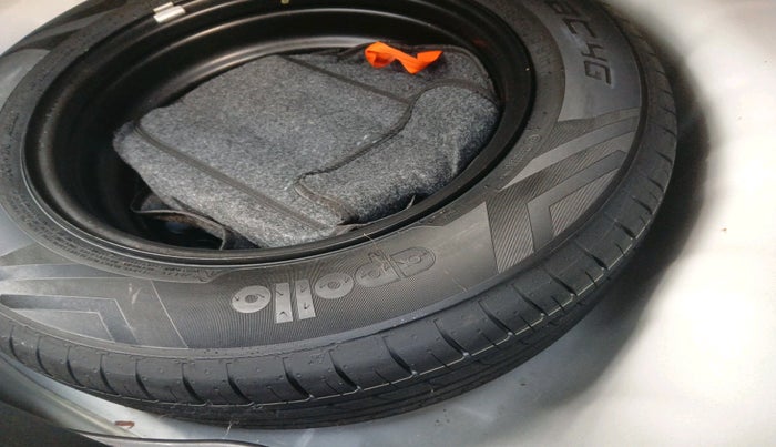 2024 Hyundai VENUE SX(O) 1.0 Turbo DCT Knight Edition, Petrol, Automatic, 21,064 km, tyre