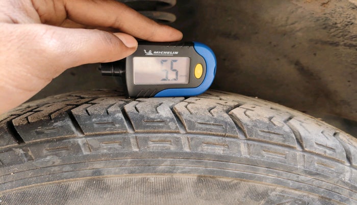 2021 Maruti Eeco 5 STR AC CNG, Petrol, Manual, 1,14,971 km, tyre