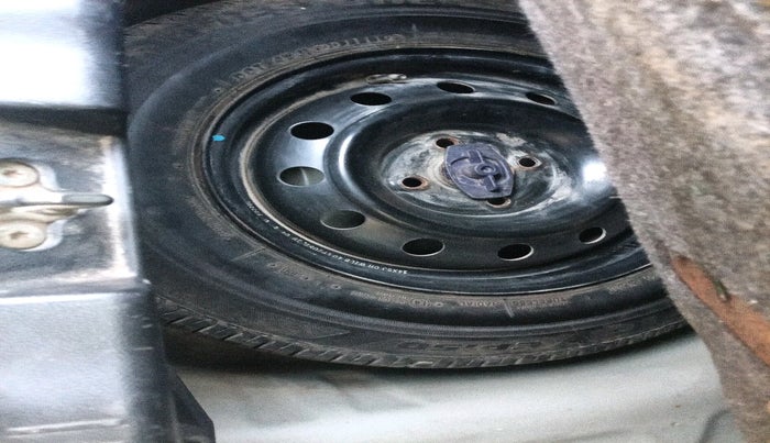 2019 Maruti Swift VXI, Petrol, Manual, 50,829 km, tyre