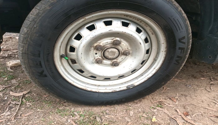 2011 Mahindra Xylo D2 BS-III, Diesel, Manual, 2,59,765 km, tyre