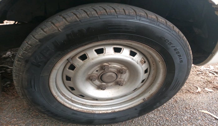 2011 Mahindra Xylo D2 BS-III, Diesel, Manual, 2,59,765 km, tyre