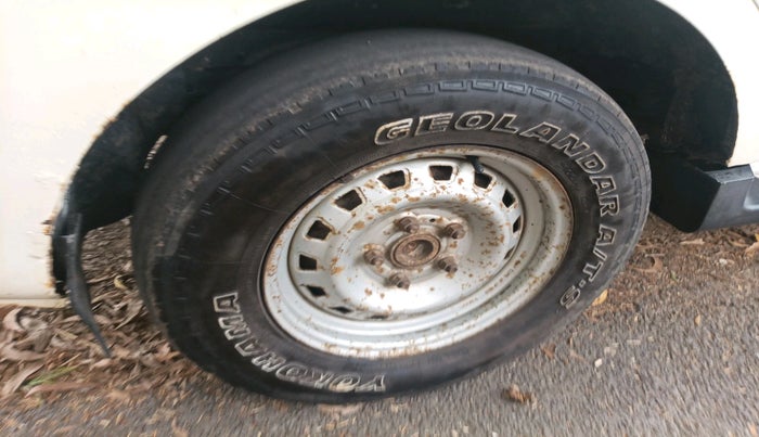 2011 Mahindra Xylo D2 BS-III, Diesel, Manual, 2,59,765 km, tyre