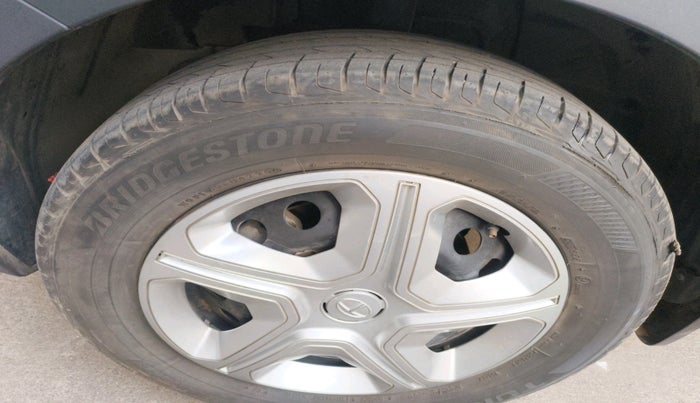 2020 Tata NEXON XMA SUNROOF PETROL, Petrol, Automatic, 31,885 km, tyre