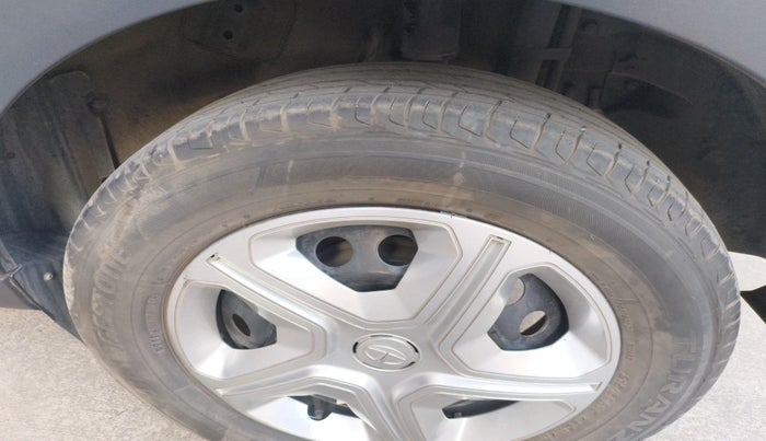 2020 Tata NEXON XMA SUNROOF PETROL, Petrol, Automatic, 31,885 km, tyre