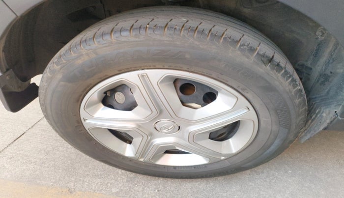 2020 Tata NEXON XMA SUNROOF PETROL, Petrol, Automatic, 31,885 km, tyre