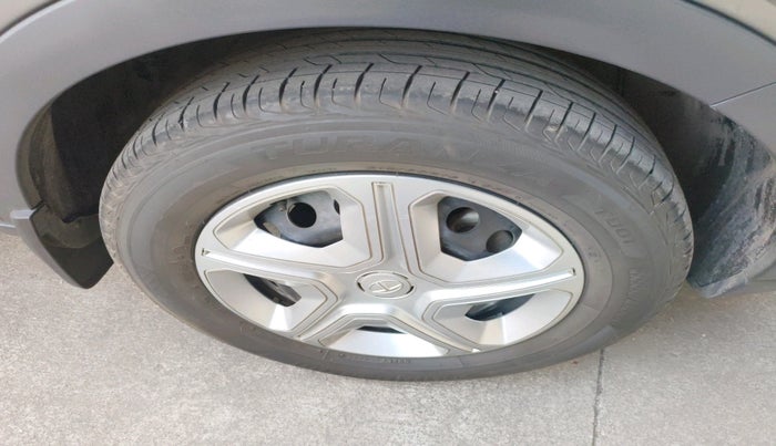 2020 Tata NEXON XMA SUNROOF PETROL, Petrol, Automatic, 31,885 km, tyre