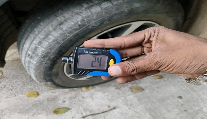 2023 Mahindra XUV400 EL 7.2 KW, Electric, Automatic, 23,043 km, tyre