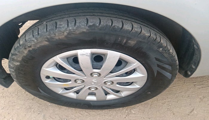 2015 Hyundai i10 SPORTZ 1.1, Petrol, Manual, 75,093 km, tyre