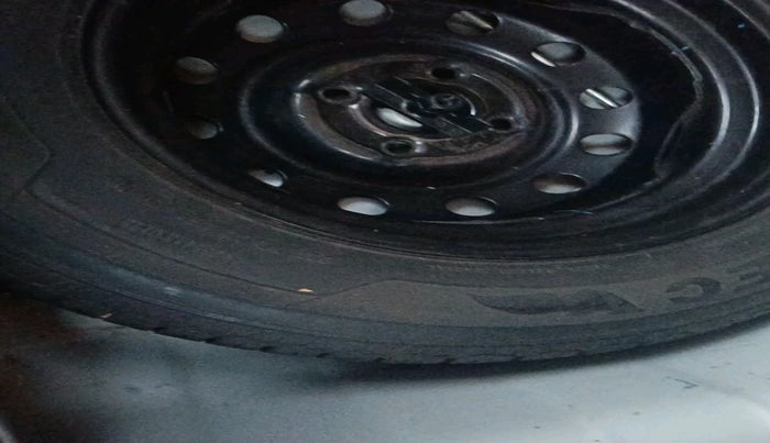 2015 Hyundai i10 SPORTZ 1.1, Petrol, Manual, 75,093 km, tyre