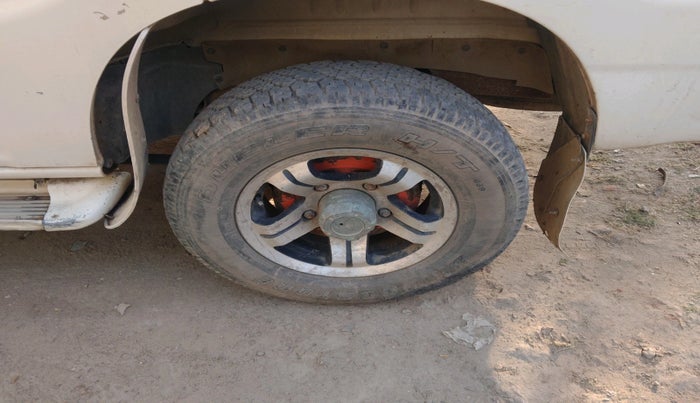 2014 Mahindra Scorpio EX M2DI, Diesel, Manual, 1,44,363 km, tyre