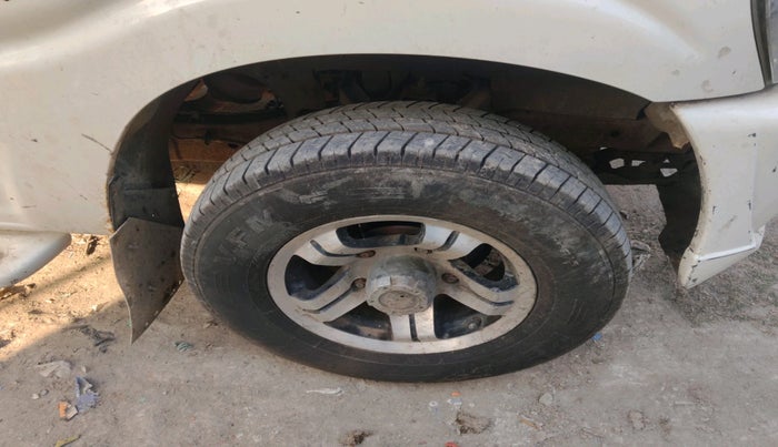 2014 Mahindra Scorpio EX M2DI, Diesel, Manual, 1,44,363 km, tyre