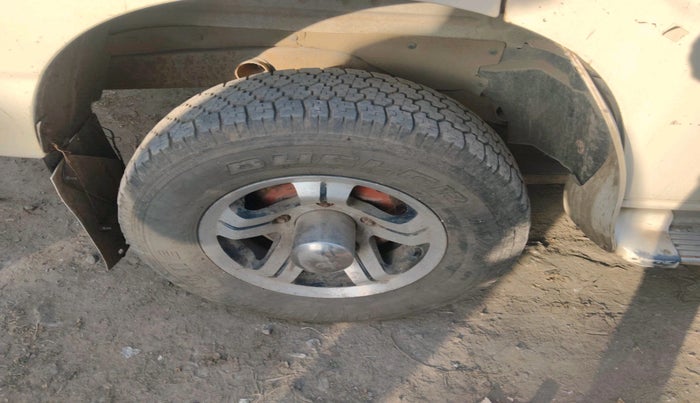 2014 Mahindra Scorpio EX M2DI, Diesel, Manual, 1,44,363 km, tyre