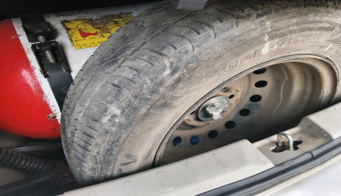 2014 Maruti Celerio VXI CNG, Petrol, Manual, 30,204 km, tyre