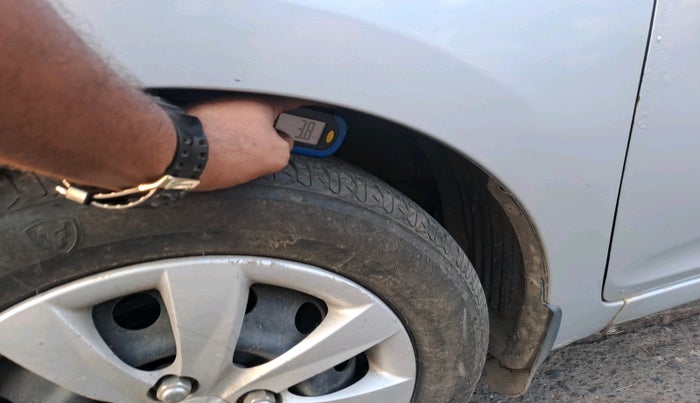 2011 Hyundai Eon SPORTZ, Petrol, Manual, 53,152 km, tyre