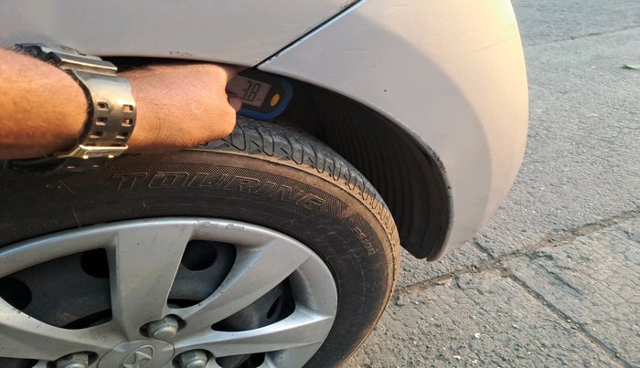 2011 Hyundai Eon SPORTZ, Petrol, Manual, 53,152 km, tyre