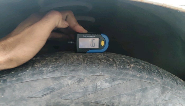 2010 Maruti Swift VDI, Diesel, Manual, 2,06,161 km, tyre