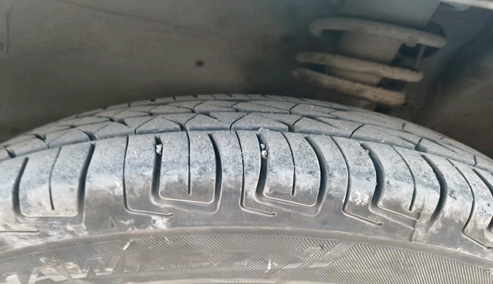 2017 Maruti Alto 800 LXI CNG, Petrol, Manual, 1,35,730 km, tyre