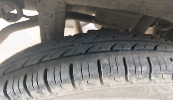 2017 Maruti Alto 800 LXI CNG, Petrol, Manual, 1,35,730 km, tyre