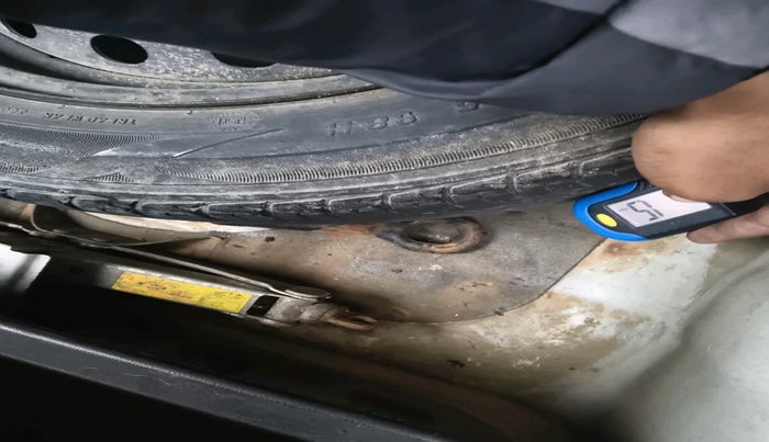 2012 Hyundai Verna FLUIDIC 1.6 CRDI EX, Diesel, Manual, 94,191 km, tyre