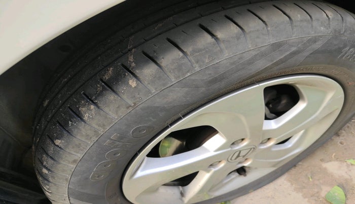 2014 Honda City 1.5L I-VTEC V MT, Petrol, Manual, 1,38,630 km, tyre