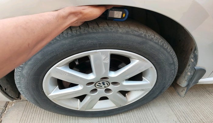 2011 Volkswagen Vento HIGHLINE PETROL AT, Petrol, Automatic, 83,775 km, tyre