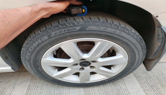 2011 Volkswagen Vento HIGHLINE PETROL AT, Petrol, Automatic, 83,775 km, tyre