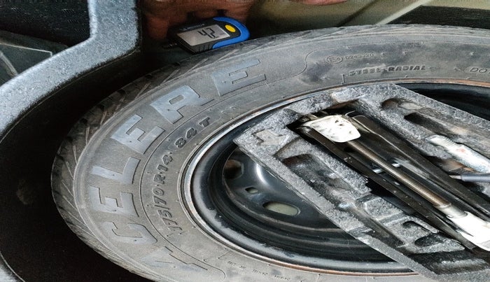 2011 Volkswagen Vento HIGHLINE PETROL AT, Petrol, Automatic, 83,775 km, tyre