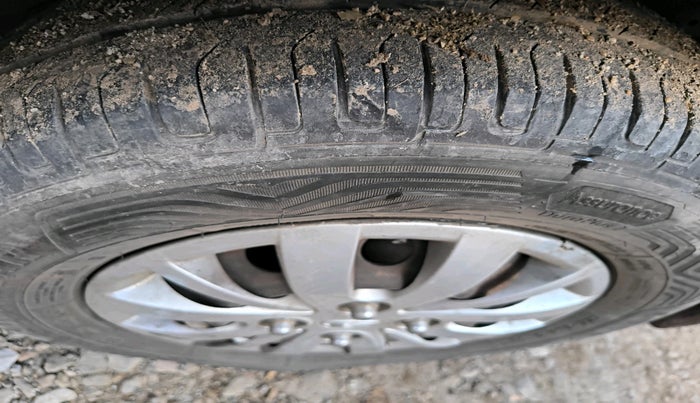 2013 Hyundai i10 SPORTZ 1.2, Petrol, Manual, 60,077 km, tyre