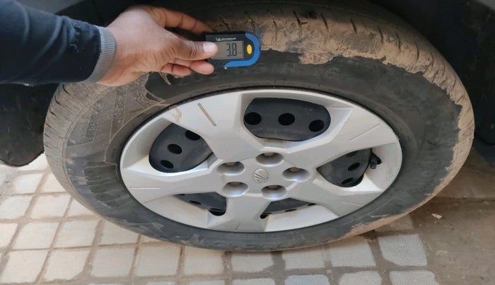 2020 Mahindra XUV300 W6 1.5 Diesel, Diesel, Manual, 37,065 km, tyre