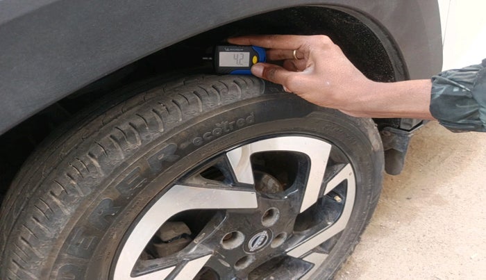 2021 Nissan MAGNITE XV TURBO CVT, Petrol, Automatic, 27,668 km, tyre