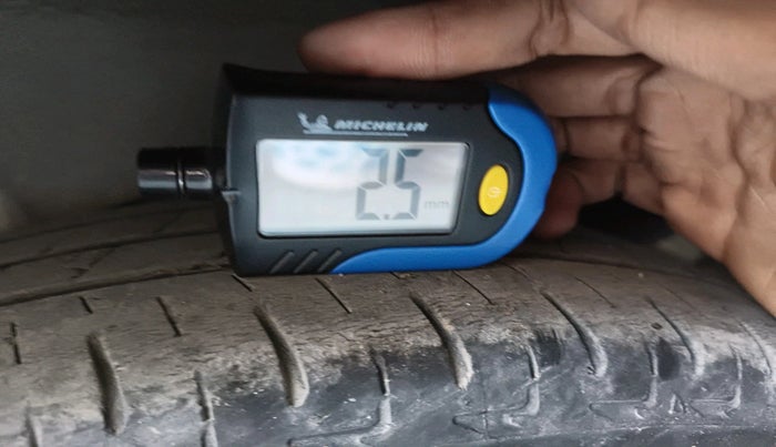 2011 Hyundai Santro Xing GLS PLUS AUDIO, Petrol, Manual, 63,370 km, tyre