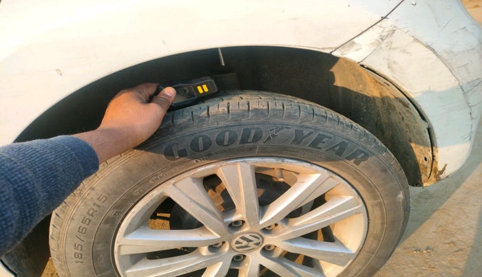 2013 Volkswagen Polo HIGHLINE1.2L, Petrol, Manual, 97,655 km, tyre