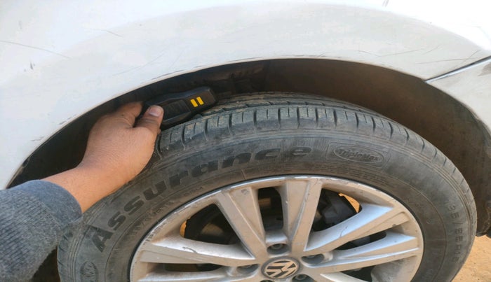 2013 Volkswagen Polo HIGHLINE1.2L, Petrol, Manual, 97,655 km, tyre