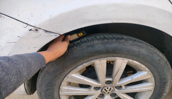 2013 Volkswagen Polo HIGHLINE1.2L, Petrol, Manual, 97,655 km, tyre