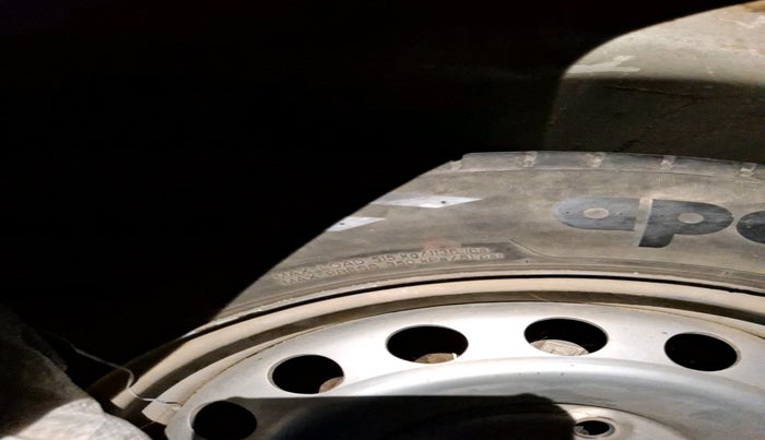 2016 Maruti Swift LXI (O), Petrol, Manual, 1,81,492 km, tyre