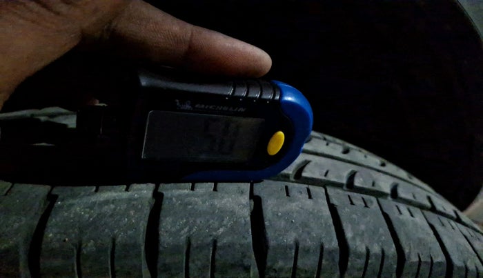 2016 Maruti Swift LXI (O), Petrol, Manual, 1,81,492 km, tyre